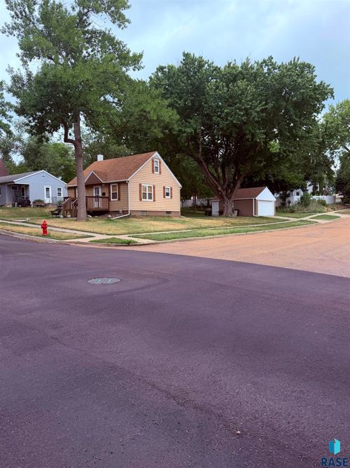 212 E 8th St Street, Dell Rapids, SD, 57022 | Card Image