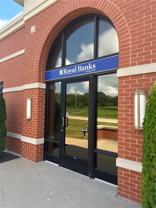 390 N Veterans Rd, Hannibal, MO, 63401-6770 | Card Image