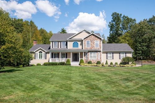 94 Thunder Rd, Fremont, NH, 03044-3437 | Card Image