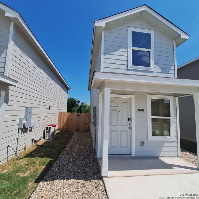 7808 Elm Run, House other with 2 bedrooms, 2 bathrooms and null parking in San Antonio TX | Image 7