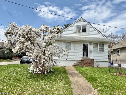 2 Sunnyside Pl, Verona, NJ, 07044-1347 | Card Image