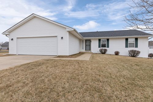 185 Autumnwood Ln, DAVIS JUNCTION, IL, 61020-9426 | Card Image