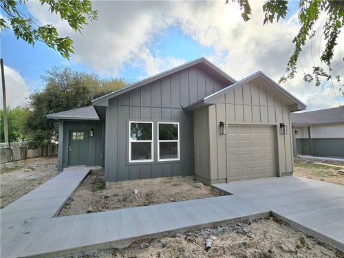 829 Utica St, Corpus Christi, TX, 78418-4711 | Card Image