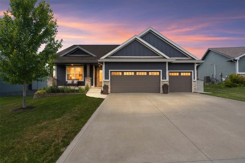 1211 Warrior Run Dr, Norwalk, IA, 50211-4201 | Card Image