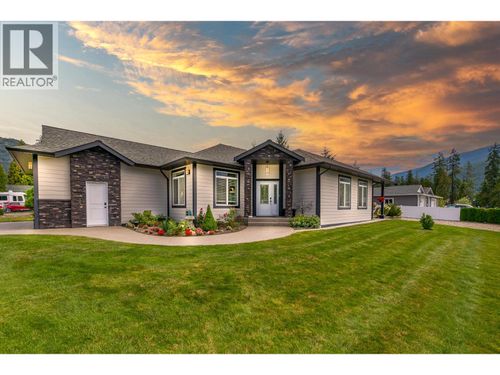 1001 Shuswap Ave, Sicamous, BC, V0E2V1 | Card Image