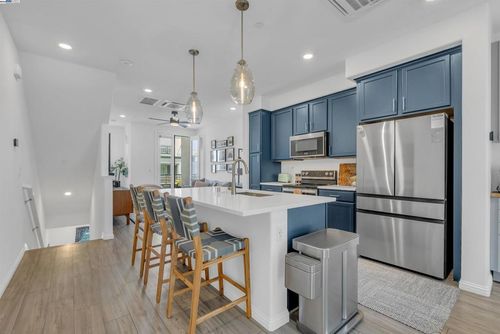 2866 Crusader St, Alameda, CA, 94501-7879 | Card Image