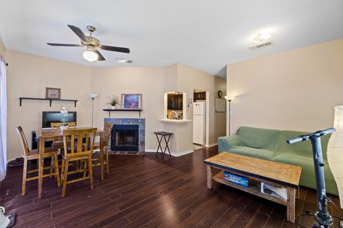 apt-202-915 W 22nd 1/2 St, Austin, TX, 78705-5041 | Card Image