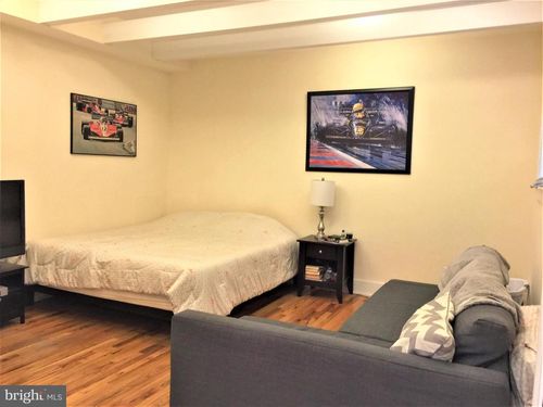 lower-unit-170 Grape St, PHILADELPHIA, PA, 19127-1440 | Card Image