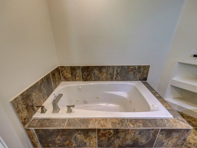 2 - 400 E 33 Rd St, Condo with 3 bedrooms, 3 bathrooms and 2 parking in Austin TX | Image 37