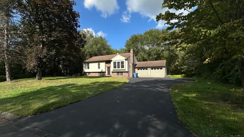 17 Nemczuk Dr, Norwich, CT, 06360-1744 | Card Image