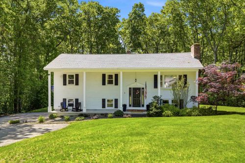 5 Dattillo Rd, Derry, NH, 03038-5273 | Card Image