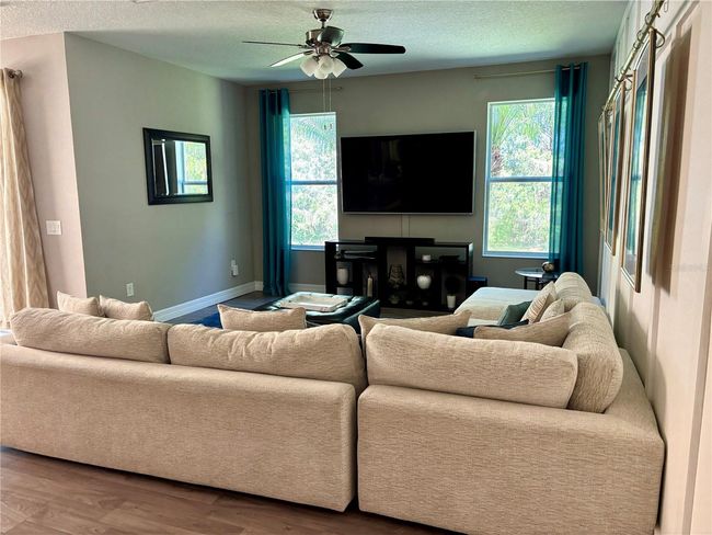 Family Room/Living Room | Image 15