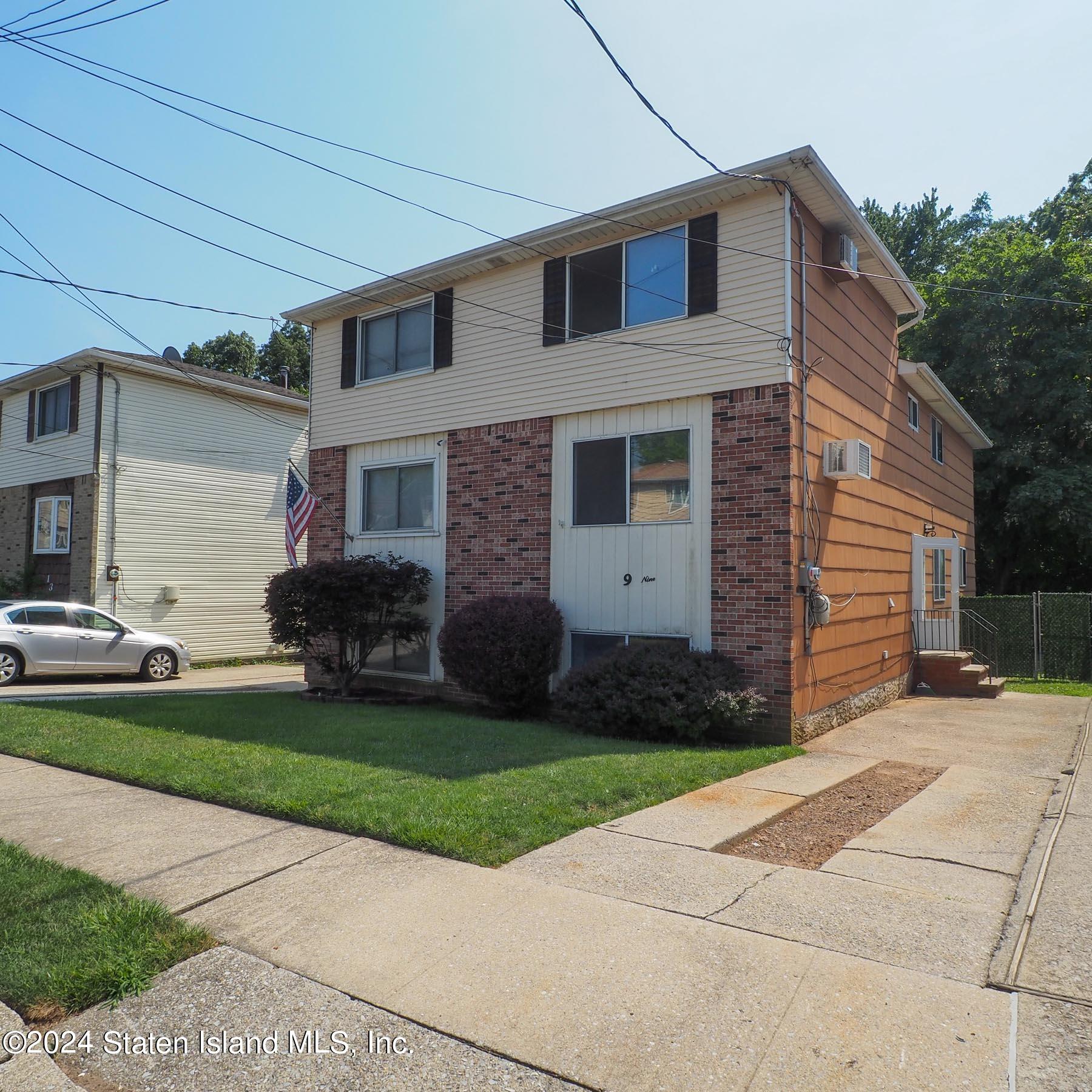 Clove Way, Staten Island, NY 10301