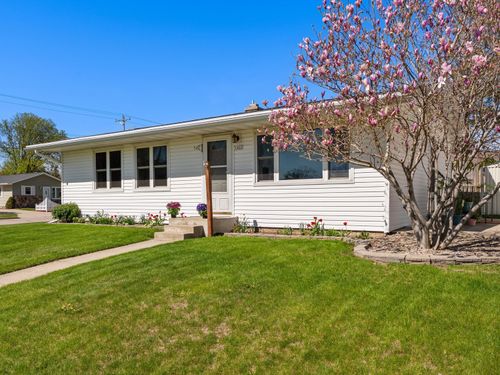 1422 S 35th St, Manitowoc, WI, 54220 | Card Image