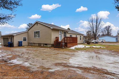 8052 Irish Rd, Millington, MI, 48746-9434 | Card Image