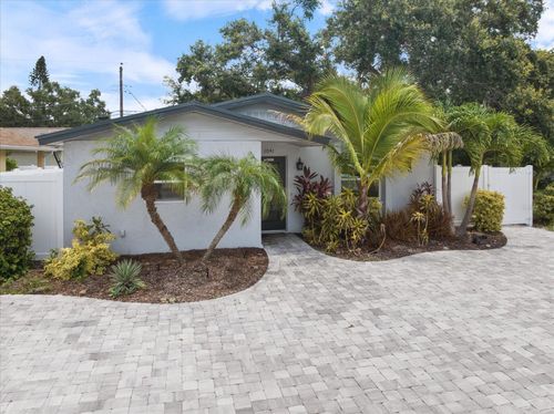 1041 S Tuttle Ave, SARASOTA, FL, 34237-8105 | Card Image