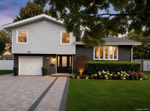 43 Friendly Ln, Jericho, NY, 11753-2330 | Card Image