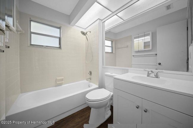 Primary Bathroom | Image 19