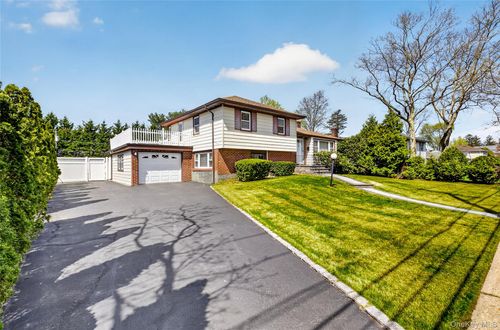 141 Cold Spring Rd, Syosset, NY, 11791-2202 | Card Image
