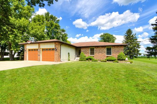 305 N Vermillion St, Lexington, IL, 61753-1556 | Card Image