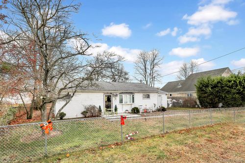 34 Tamarack St, Central Islip, NY, 11722-4730 | Card Image