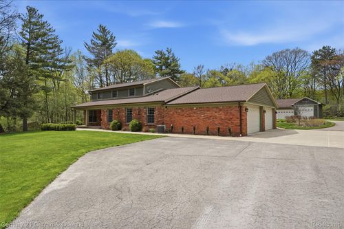19559 Meadowbrook Rd, Northville Township, MI, 48167-9554 | Card Image