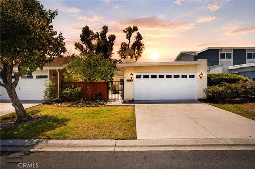 8332 Padrino Cir, Huntington Beach, CA, 92646-1633 | Card Image