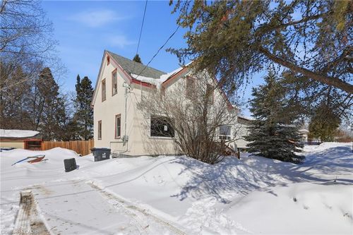 68 Pine Street, Thunder Bay, ON, P7A5X3 | Card Image