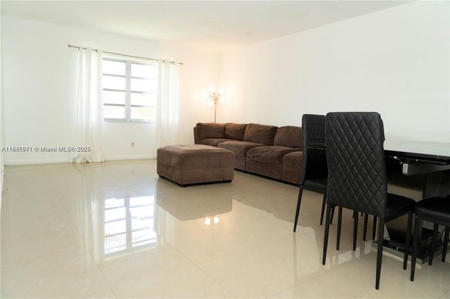 APT-23C - 5140 Sw 40 Th Ave, Condo with 2 bedrooms, 2 bathrooms and null parking in Fort Lauderdale FL | Image 9