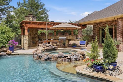 147 W Crystal Canyon Cir, The Woodlands, TX, 77389-5315 | Card Image