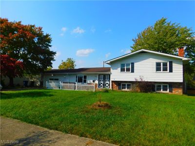 Split level home with a front yard | Image 1