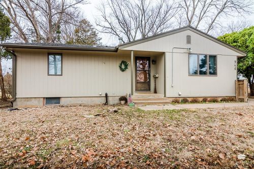 946 Mission Ave, Manhattan, KS, 66502-4478 | Card Image