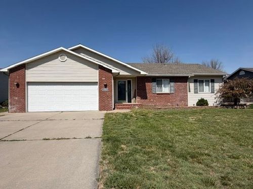 302 E 37th Ave, Hutchinson, KS, 67502-3018 | Card Image
