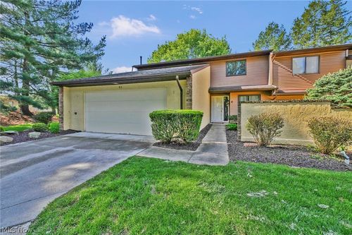 93 Silver Valley Blvd, Munroe Falls, OH, 44262-1083 | Card Image