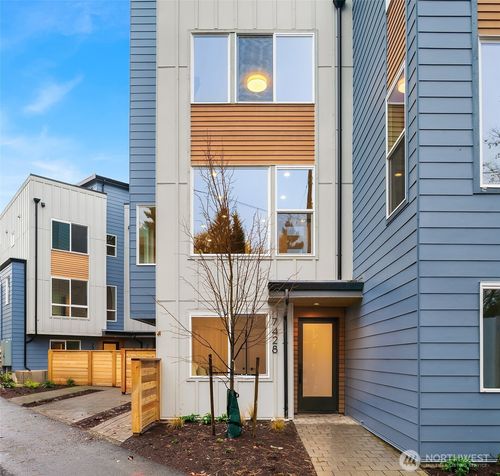 7428 2nd Ave Ne, Seattle, WA, 98115-5320 | Card Image