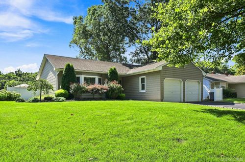 8 Marlan Ct, Smithtown, NY, 11787-2113 | Card Image