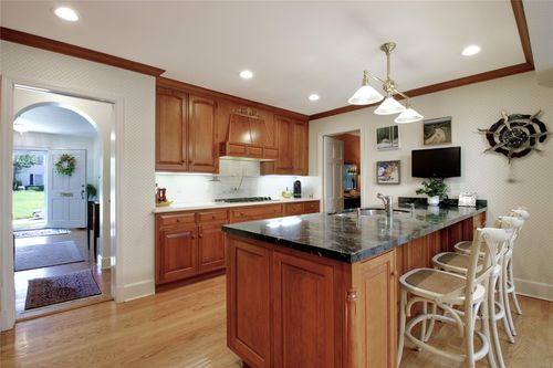 137 Remington Rd, Manhasset, NY, 11030-2726 | Card Image