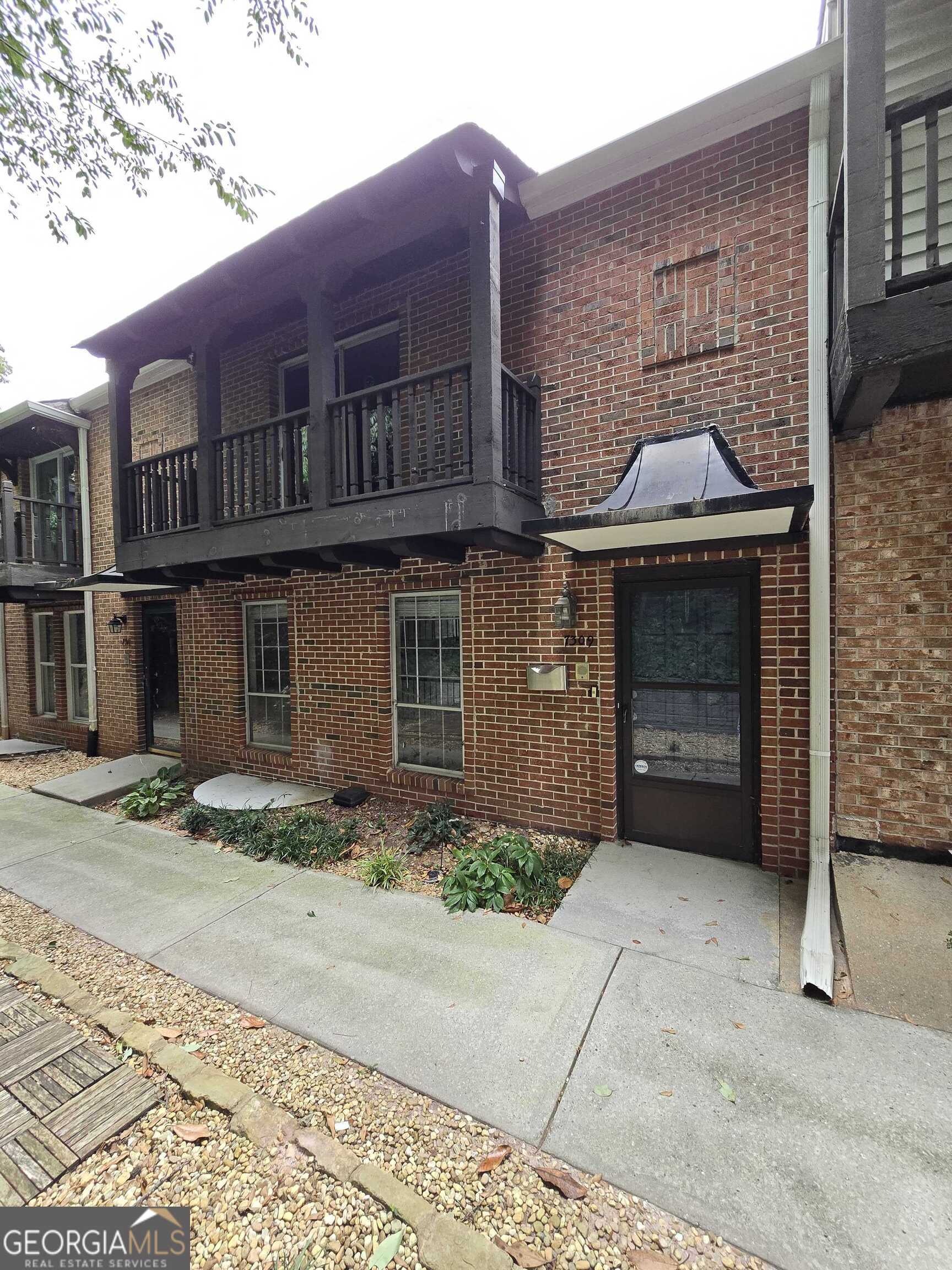 Cardigan Cir, Sandy Springs, GA 30328