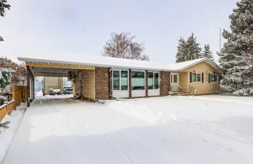 703 Memorial Ave, Vulcan, AB, T0L2B0 | Card Image