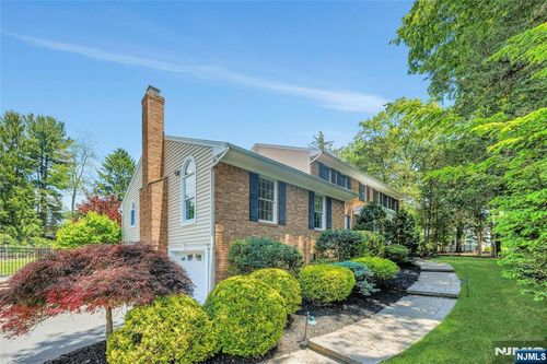 980 Briarwoods Rd, Franklin Lakes, NJ, 07417-1129 | Card Image