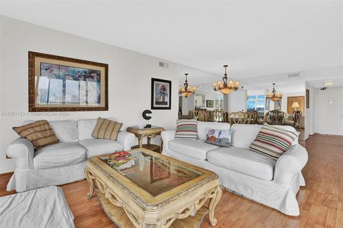 1109-20335 W Country Club Dr, Aventura, FL, 33180 | Card Image