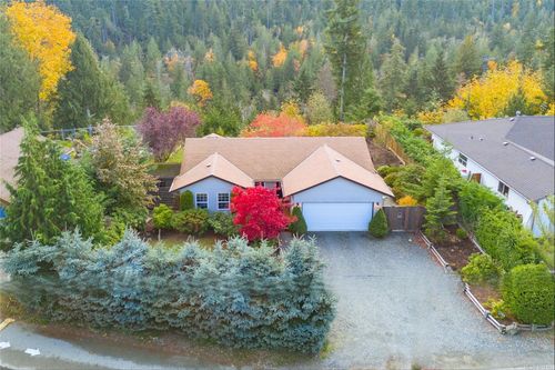 1752 Country Rd, Qualicum Beach, BC, V9K2S3 | Card Image