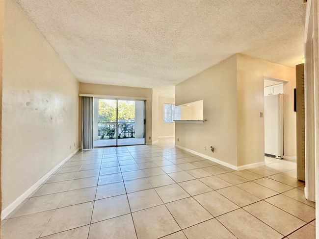 APT-818 - 9833 Westview Dr, Condo with 2 bedrooms, 2 bathrooms and null parking in Coral Springs FL | Image 7