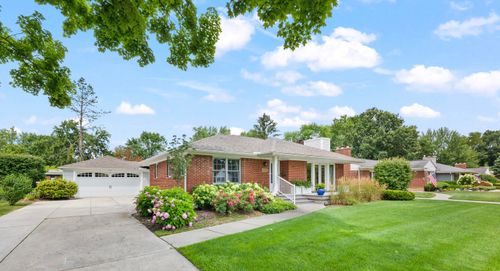 16236 Beechwood Ave, Beverly Hills, MI, 48025-4202 | Card Image