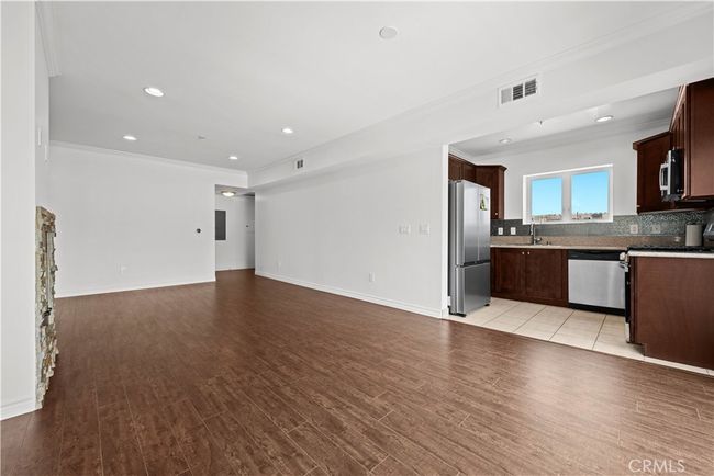 APT-503 - 5633 Carlton Way, Condo with 2 bedrooms, 2 bathrooms and 2 parking in Hollywood CA | Image 8