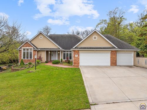 5411 Sw 40th Ter, Topeka, KS, 66610-2402 | Card Image