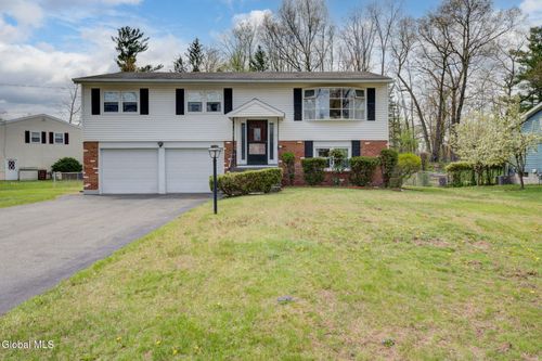 5 Fairmont Dr, Colonie, NY, 12205-2105 | Card Image
