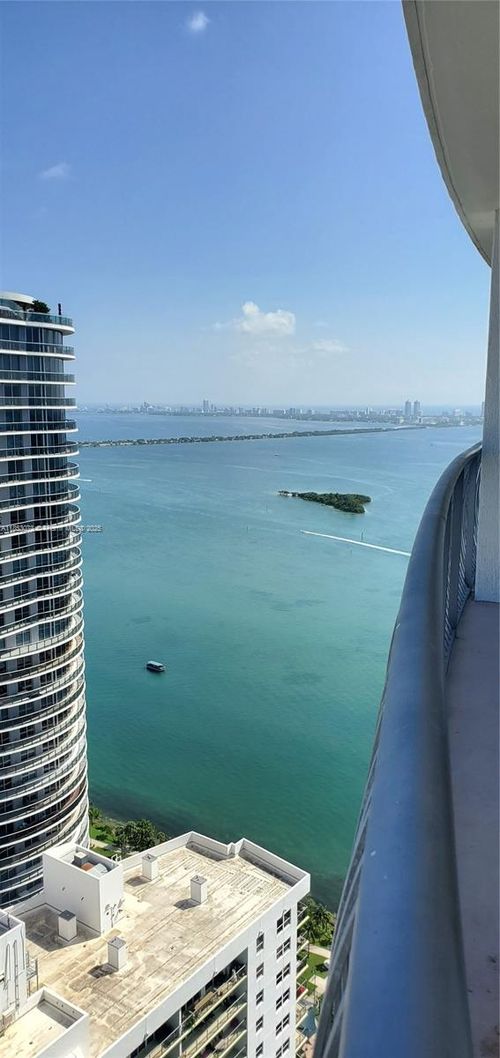 apt-5411-1750 N Bayshore Dr, Miami, FL, 33132-3221 | Card Image