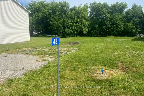 43 King St, Smiths Falls, ON, K7A3E2 | Card Image