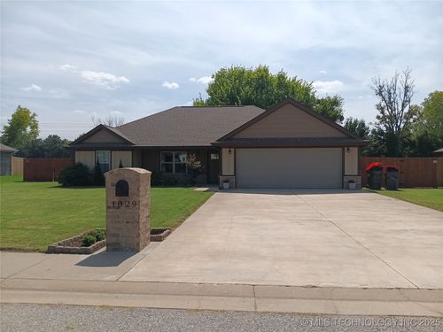 1029 Village Dr, Grove, OK, 74344-5083 | Card Image